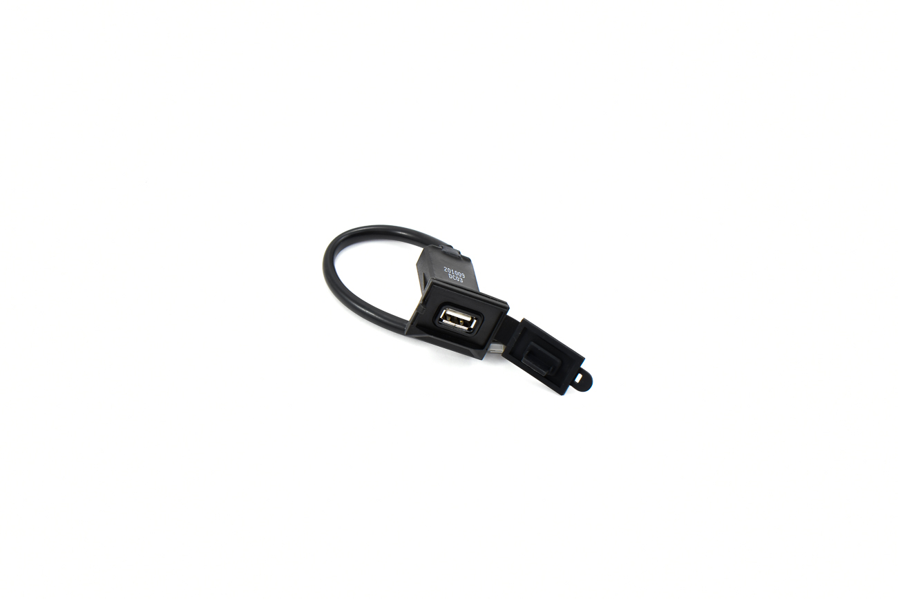 Αξεσουάρ Μοτό Φις USB στο Ντουλαπάκι ASUS/TAB50I,VIESTE125/300 E5